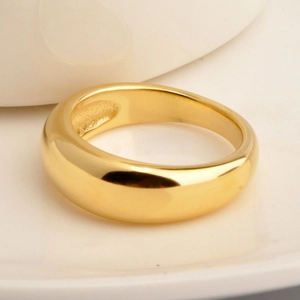 Anello a cupola dorato minimalista lucido con finitura a specchio in stile unisex