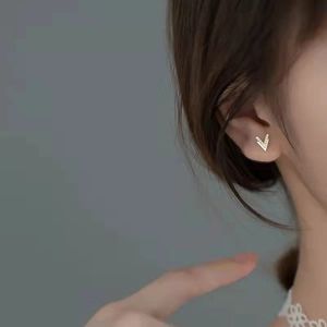 S925 silver V-shaped geometric stud earrings with sparkling crystals worn on ear