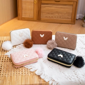 Portafoglio Con Cerniera In Pelle PU Trapuntata Da Donna Con Pompon Di Peluche E Decorazione A Farfalla In Metallo Portamonete
