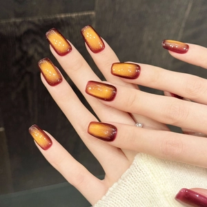 Faux ongles œil de chat dégradé rouge-orange, forme carrée longue avec paillettes