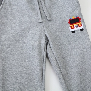 Pantalon de jogging gris pour garçon avec broderie camion de pompiers et cordon