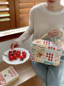 Trousse de maquillage en coton matelassé avec imprimé animal et double fermeture