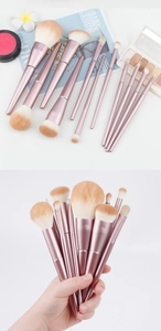 Detailansicht der Profi 12er Make-up Pinsel mit rosa Metallgriff und weichen Synthetikborsten