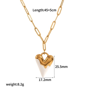 Detailed size and weight specs for gold and white heart pendant necklace jewelry