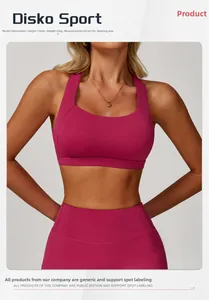 Dettaglio del reggiseno sportivo magenta con taglio a vogatore in tessuto elasticizzato