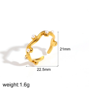 Vintage gold wavy open ring with white pearls in 18k plated stainless steel