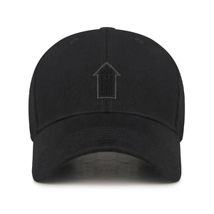 Cappellino da baseball nero classico con patch a freccia in velcro e visiera curva regolabile