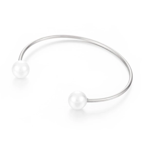 Minimalistischer offener Armreif aus Edelstahl mit zwei weißen Perlen in Silber-Finish