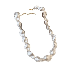 Elegant irregular pearl heart pendant necklace with gold chain for women's jewelry