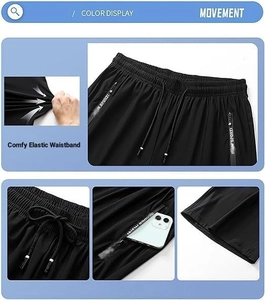Detailweergave van zwarte heren sportshort met elastische tailleband en ritszakken