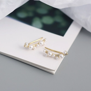 Detailed view of s925 silver branch earrings with geometric pearls and rhinestones