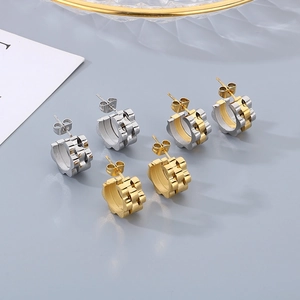 Détail des boucles d'oreilles style bracelet de montre 10mm en argent, or et bicolore hip-hop