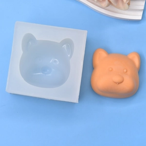 Stampo in silicone a forma di orsetto 3D per sapone e candele con campione di orsetto finito