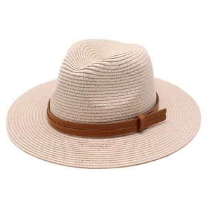 Chapeau de plage fedora classique en paille tressée beige avec ruban en cuir marron