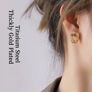 Boucles d'Oreilles Créoles Tordues Géométriques Irrégulières Style Européen Plaqué Or 18K Acier Titane Bijoux Minimalistes Femme