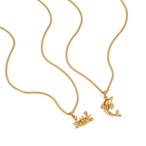 Colliers en acier inoxydable plaqué or 18 carats avec pendentifs crabe et dauphin
