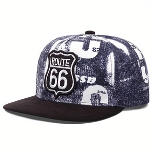 Cappello snapback a tesa piatta con ricamo Route 66 e stampa di lettere astratte nere