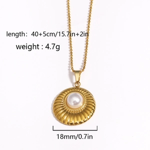 Detailed view of 18K gold flower shell pendant with dimensions and weight specs