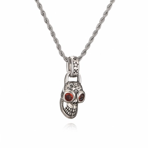 Gotische Silberne Totenkopf-Halskette mit roten Edelstein-Augen und Graffiti-Gravur-Design