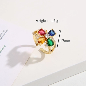 Squisito anello a fiore dorato con pietre di zirconia colorate e fascia regolabile