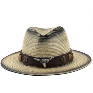 Chapeau de paille de style western avec tête de taureau en métal et bords brûlés