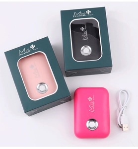 Mini-USB-Wimpernventilatoren in Pink, Schwarz und Rosarot mit Boxen und Kabeln