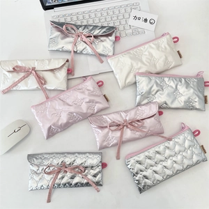 Trousse À Crayons Matelassée Nœud Cuir PU Motif Cœur Rabat Fermeture Éclair Pochette Organisateur Pour Étudiants Filles