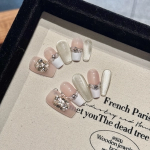 Ongles À Presser À La Main Forme Cercueil Rose Nu Oeil De Chat Avec Strass Et Fausses Künstliche Perles Style Français Élégant Romantique