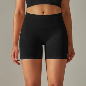 Détail du short cycliste sans couture à taille haute avec motifs en maille jacquard respirante