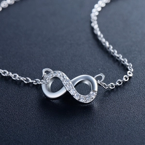 Collier infini en argent s925 avec pavé de zircons étincelants sur cuir noir de luxe