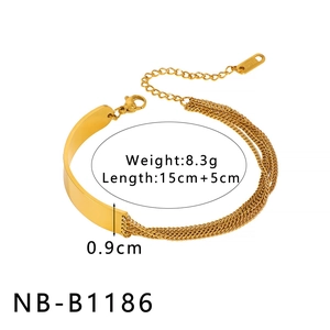 Detailed view of 18K gold plated stainless steel bracelet with dimensions 15cm plus 5cm extender