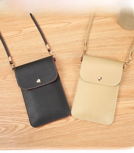 Sacs bandoulière mini en similicuir noir et beige avec ferrures dorées sur bois