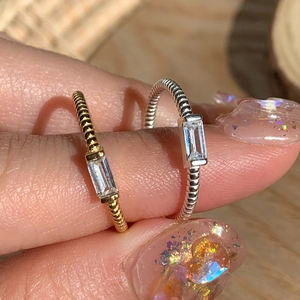 Minimalist S925 silver twist ring with emerald-cut zircon in gold and silver finishes