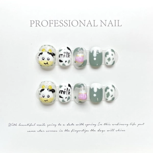 Faux ongles 3D faits main avec motifs vache et bouteille de lait en vert pastel