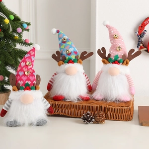 Lot de trois gnomes de Noël lumineux avec bois de renne et chapeaux en tricot