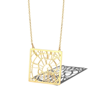 Collier doré avec pendentif carte de ville carrée ajourée et chaîne en acier inoxydable