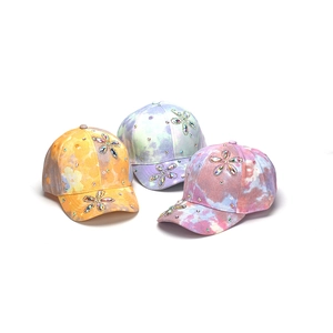 Berretti tie-dye per bambini con motivi floreali in strass colorati per il sole