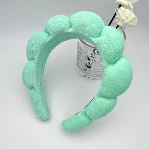 Detail of mint green sponge headband with soft bubble texture and non-slip inner grip