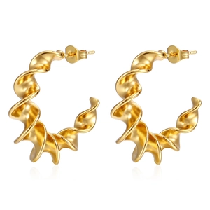 Boucles d'oreilles créoles torsadées minimalistes en acier inoxydable plaqué or 18 carats