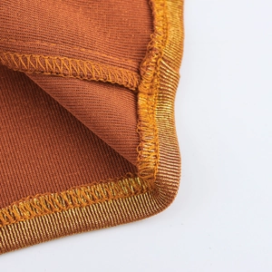 Mini robe moulante terracotta avec coutures dorées métallisées et détails ajourés sexy