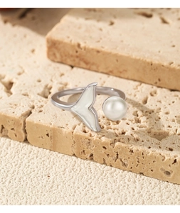 Detailed macro shot of S925 silver fishtail ring with pearl and mother of pearl inlay