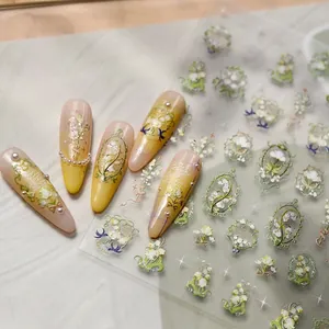 Stickers nail art 3D en relief avec muguet et motifs de vignes florales élégantes