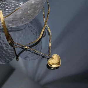Collier double rang en acier titane doré avec pendentif cœur gravé Love You