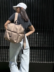 Sac à dos décontracté en nylon kaki avec plusieurs poches et grande capacité de voyage