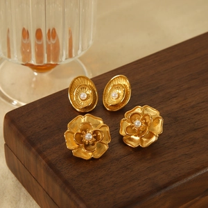 French Vintage Flower Stud Earrings 18K Gold Plated Stainless Steel With Faux Artificial Pearl Elegant Retro Jewelry For Women