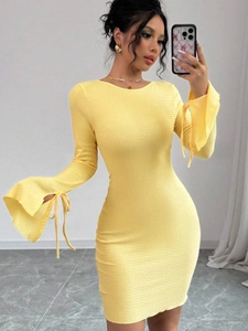 Robe moulante jaune sexy avec manches évasées et texture froncée pour femmes