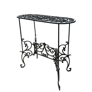 Nordischer Vintage-Blumenständer aus schwarzem Schmiedeeisen mit elegantem Barock-Design