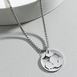 Collier en acier inoxydable avec pendentif football évidé et chaîne maille box