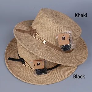 Canotiers classiques français en paille coloris kaki et noir avec ruban cuir et boucle