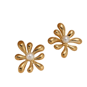 Golden irregular flower earrings with pearl center in polished stainless steel design